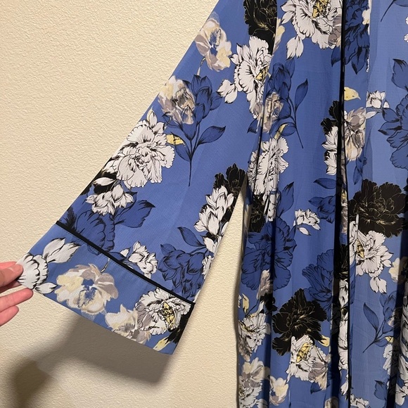 NWT! Jennifer Lopez Floral Blue Kimono size XXL - Picture 2 of 4